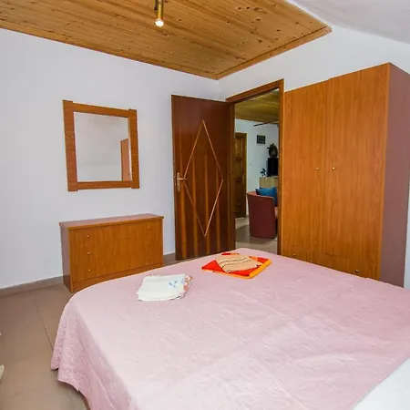 Touzla Apartment Ofrinion
